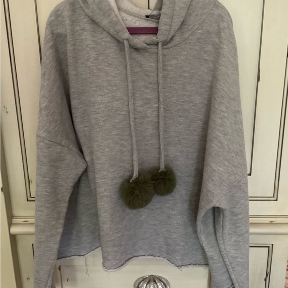 Zara & Aerie Sweat tops - Picture 3 of 8